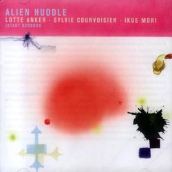 Anker / Courvoisier / Mori: Alien Huddle (Intakt)